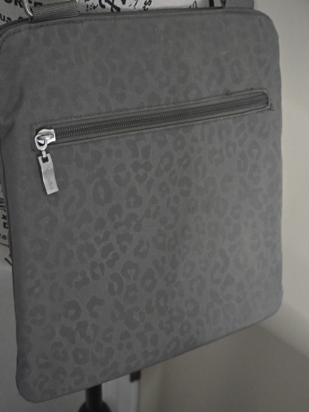 Baggallini Grey Leopard Print Crossbody - Picture 5 of 5